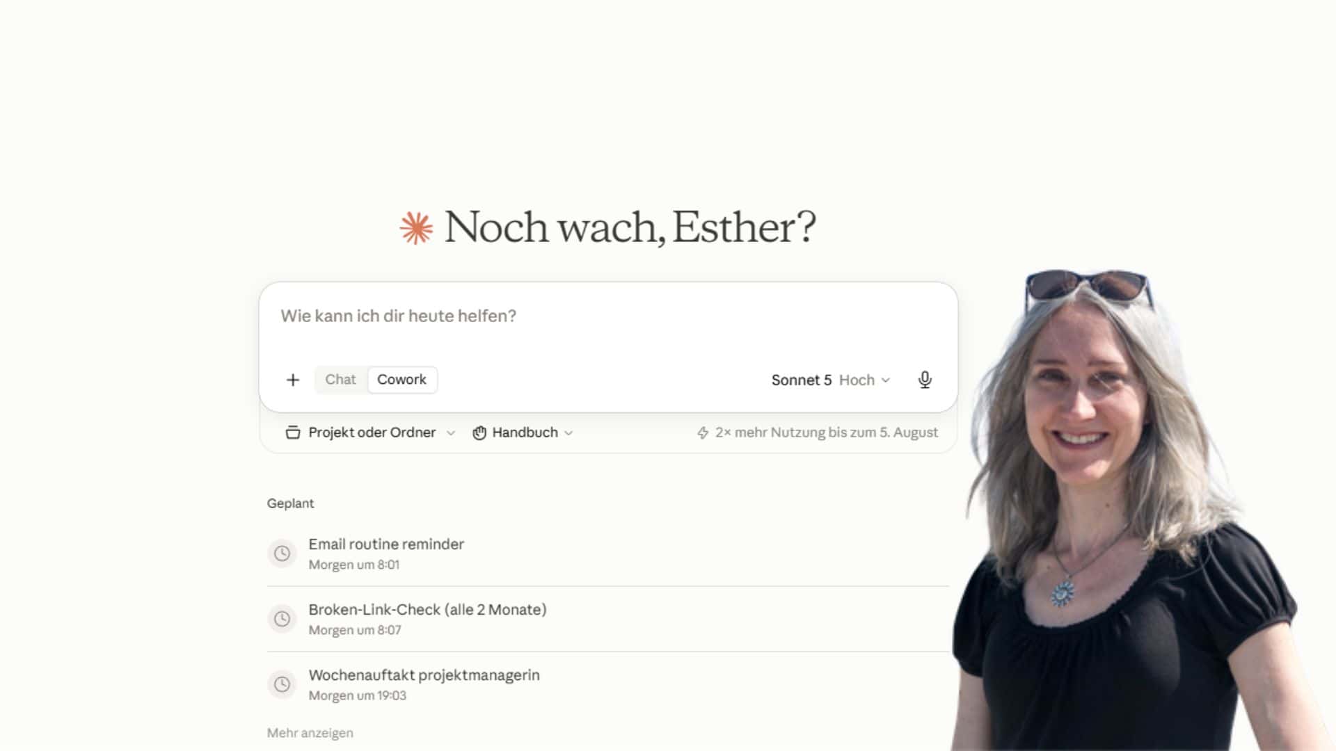 Startbildschirm der Claude-Desktop-App mit der Begrüßung 'Noch wach, Esther?', einem Eingabefeld für Chat- oder Cowork-Anfragen sowie einer Liste geplanter Aufgaben. Rechts ein Porträtfoto von Esther.